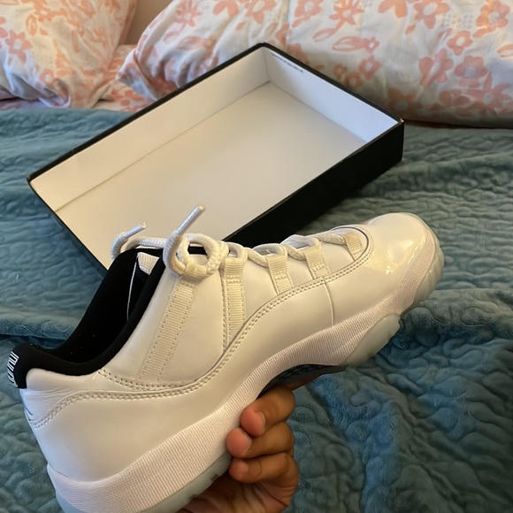JORDAN 11 LOW LEGEND BLUE SIZE - Picture 2 of 6